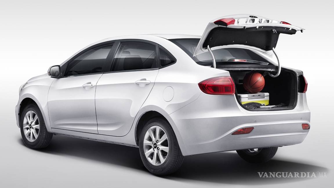 $!Así es el JAC J4, auto chino que compite contra Versa, Aveo y Vento en México