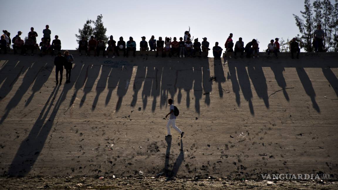 EU vigiló a reporteros y a “instigadores” en la frontera con México