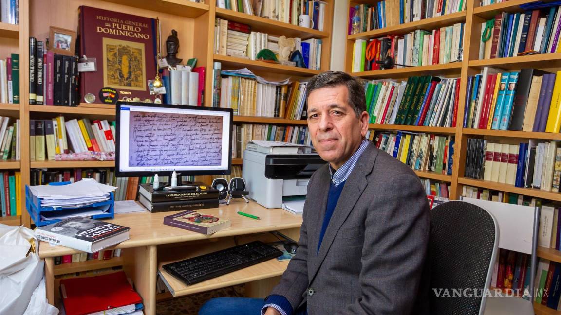 $!El historiador y biógrafo de Hernán Cortés, Esteban Mira Caballos, cree que los restos del conquistador extremeño realmente corren riesgo en México. EFE/Jero Morales