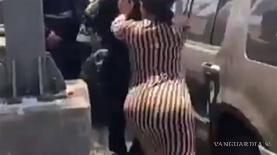 Ya no hay respeto, mujer empujó y cacheteó a un policía (video)