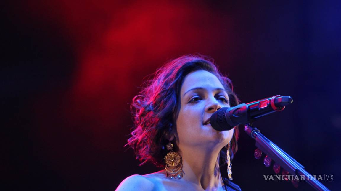 $!Natalia Lafourcade lleva "Hasta la raíz" al Vive Latino