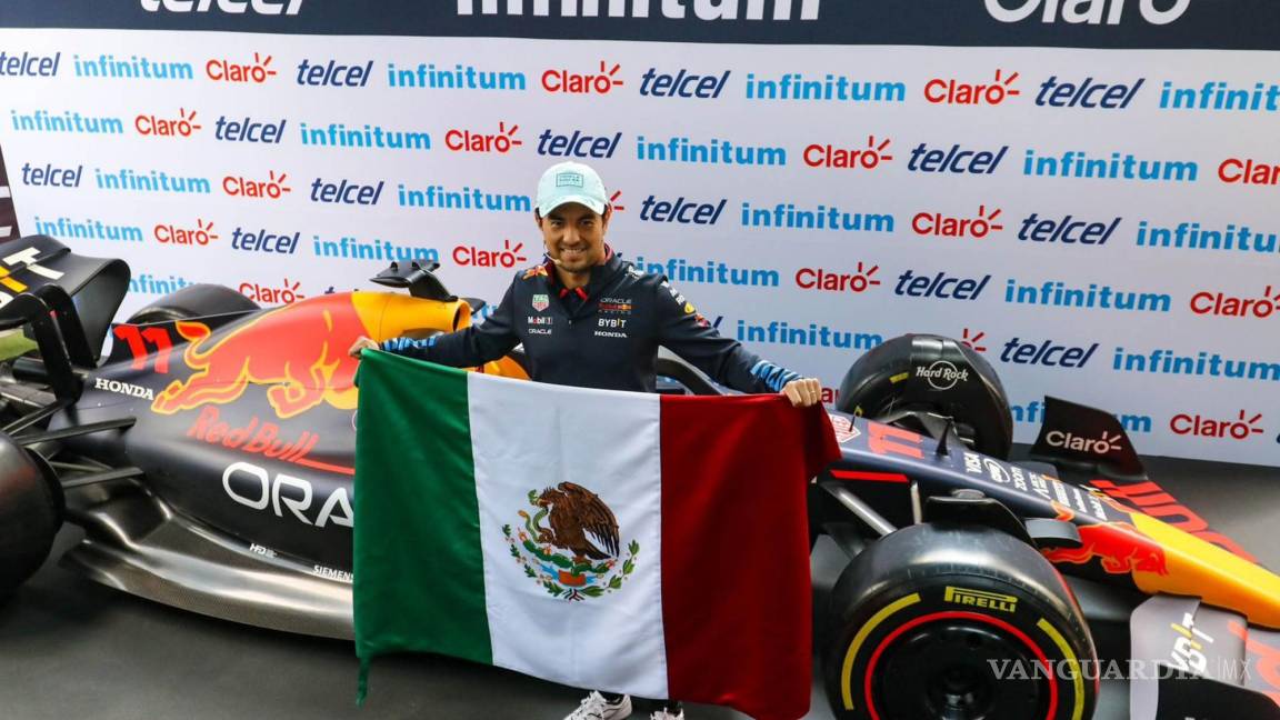 ¡Checo Pérez ya está en México! Miles de fanáticos reciben al tapatío de Red Bull en Plaza Carso