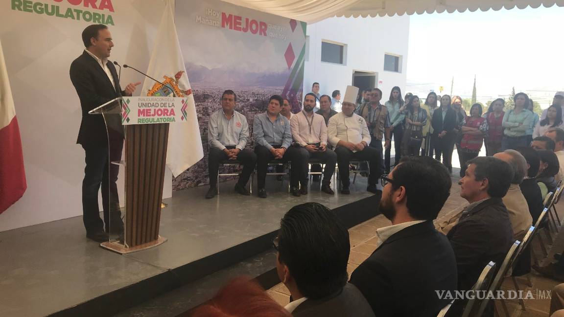 $!Inaugura Manolo Jiménez la Unidad de Mejora Regulatoria en Saltillo