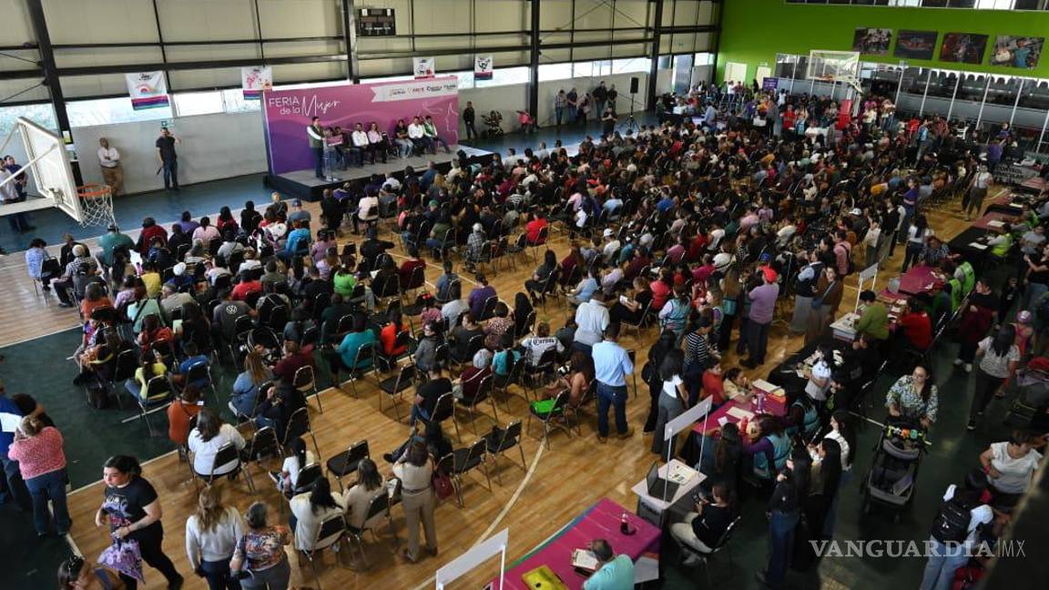 $!Durante la Feria de la Mujer, se ofrecieron atenciones médicas, así como trámites de registro civil y servicios de belleza.