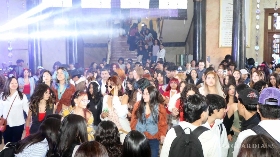 $!Estudiantes participaron caracterizados con estilos de distintas décadas, en un ambiente que fusiona cultura, identidad y convivencia.