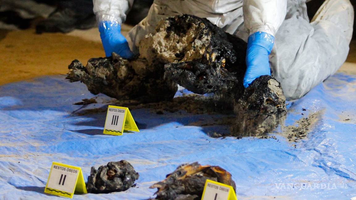 $!MEXICALI BAJA CALIFORNIA 15 ENERO 2026.Con este hallazgo preliminar, suman al menos 11 cuerpos localizados en la zona, luego de que en fosas anteriores se encontraran diez. Autoridades informaron que la detección se dio tras identificar una remoción irregular de tierra y la confirmación de posibles restos humanos por parte de la unidad K9, por lo que peritos continúan procesando el sitio en un área donde no se descartan nuevos hallazgos.