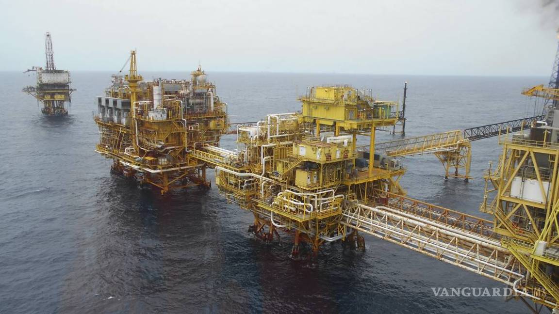 $!Empleados de plataformas petroleras, el alma de un sector en crisis en México