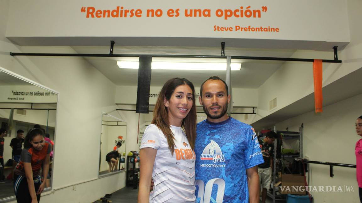 $!Los novios que no paran de correr y que ganaron un maratón
