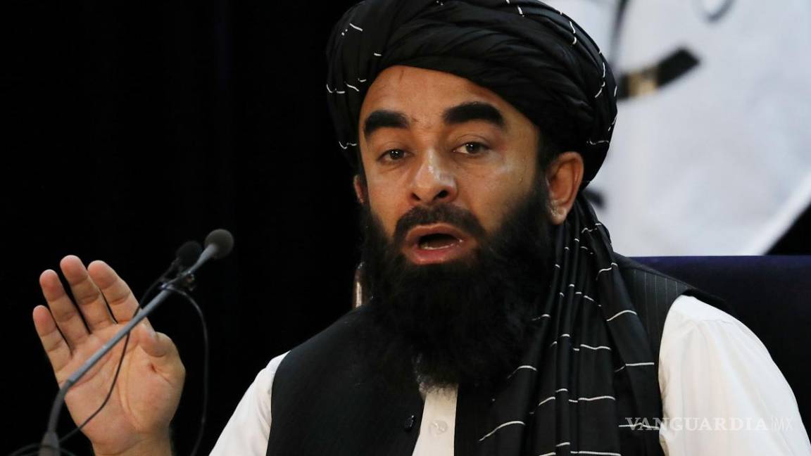Líder talibán asegura trabajo y educación para mujeres
