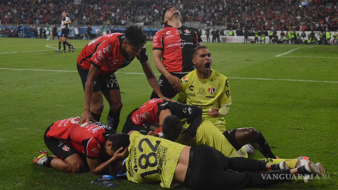 $!Atlas se proclamó campeón tras derrotar en tanda de penales al León en partido de vuelta de la final de la Liga MX Grita Apertura 2021. Cuaroscuro/Mario Jasso