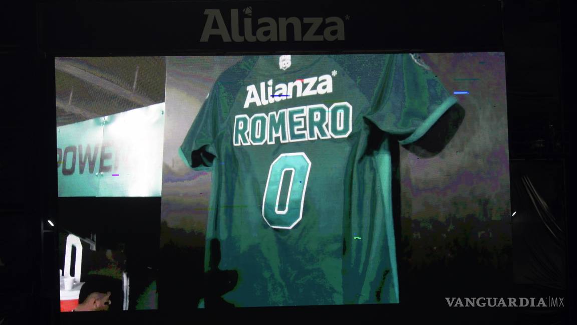 $!Imágenes de Jesús Antonio Romero Valenzuela se proyectaron en la pantalla del Madero como despedida al querido bat boy.