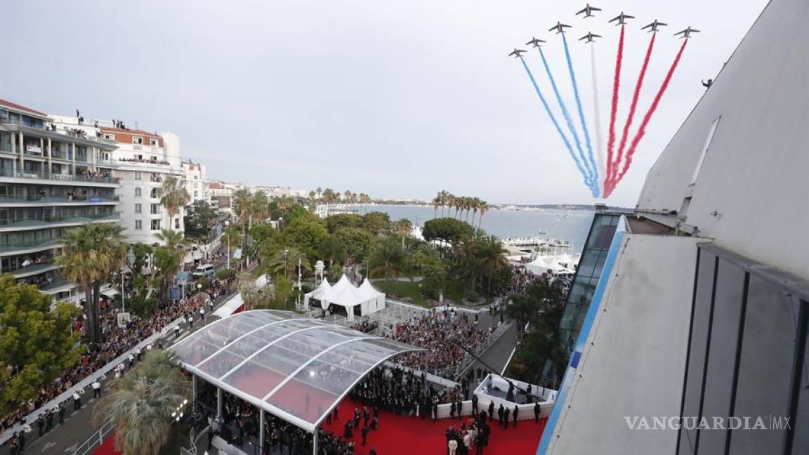 Aviones del ejército francés sobrevuelan Cannes en homenaje a “Top Gun: Maverick”