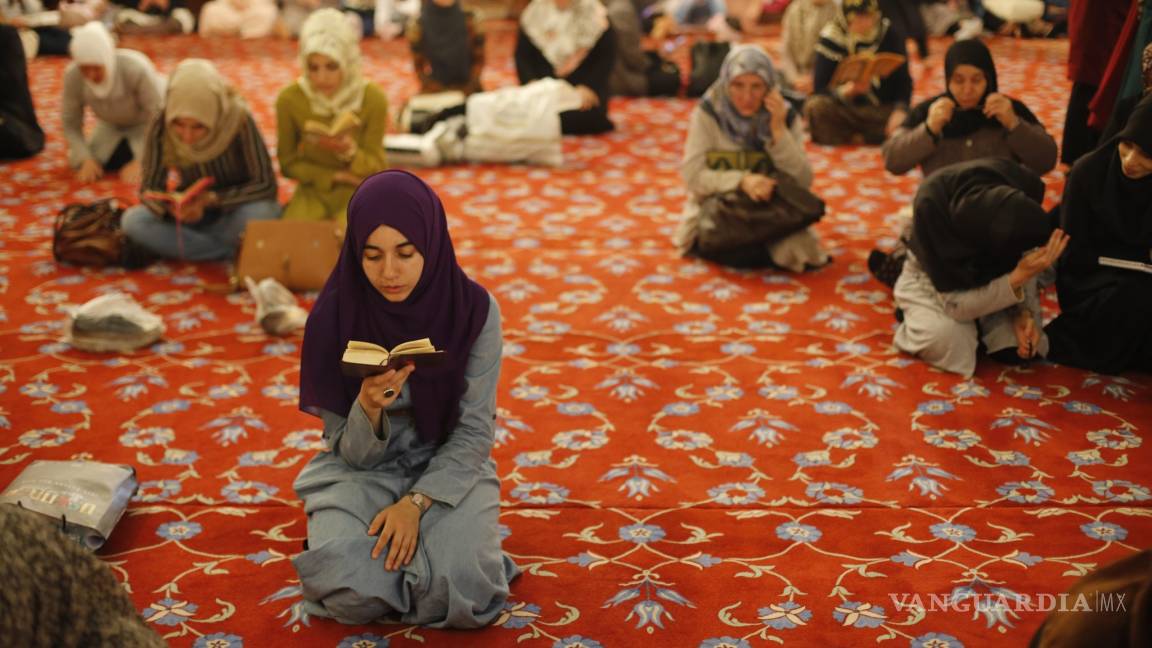 Entre guerras e incertidumbre, musulmanes inician Ramadán