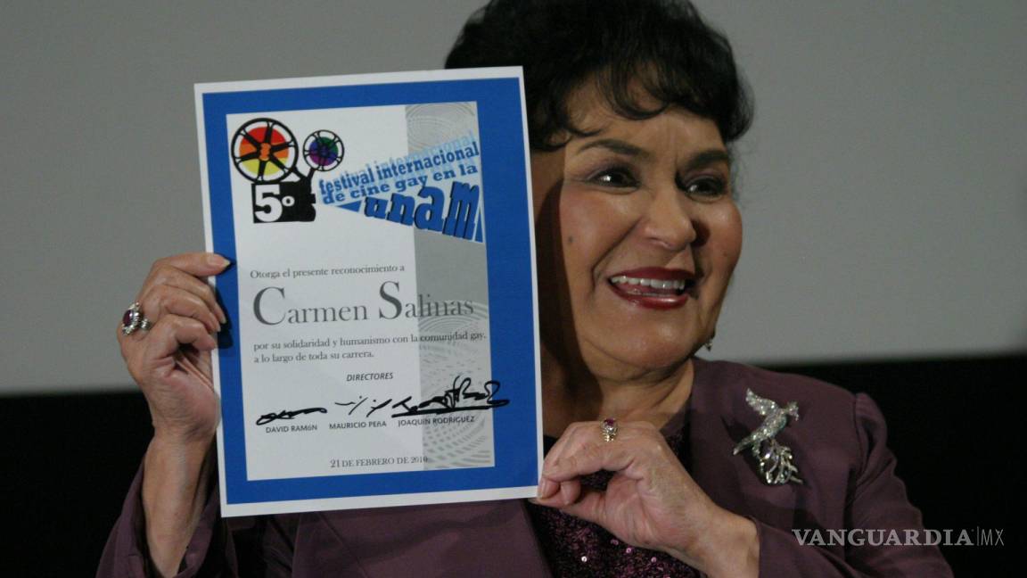 $!22 de febrero de 2010. Carmen Salinas asisitió como madrina de honor a la clausura del Festival de Cine Gay de la UNAM. Cuartoscuro/Misael Valtierra