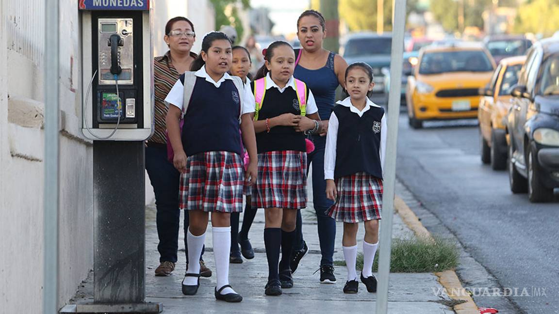 $!Saltillo enloquece con el regreso a clases, tremendo caos vial