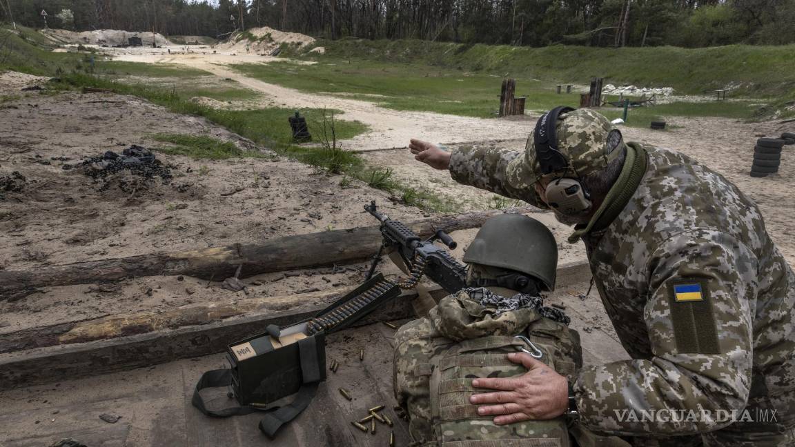 $!Soldados de la 110.ª Brigada de Defensa Territorial de Ucrania practican en un campo de tiro en la región ucraniana de Zaporizhzhia.