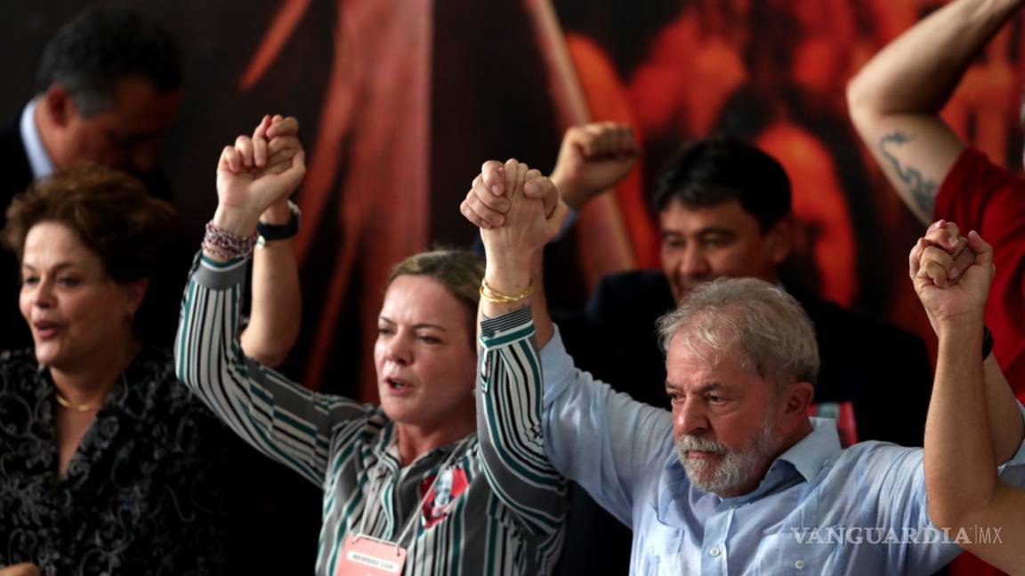 Pese a condena por corrupción, Lula da Silva lidera sondeo presidencial