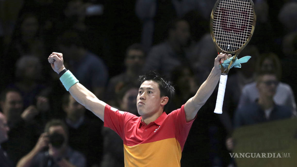 $!Nishikori sorprende a Federer y lo vence en el debut del suizo dentro de la Copa Masters