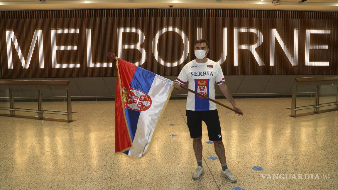 Djokovic se encuentra aislado e incomunicado en Australia; gobierno de Serbia ya realiza gestiones