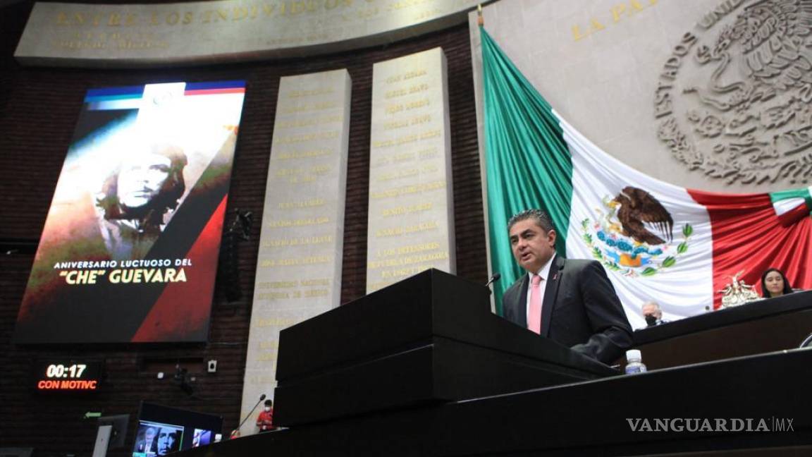Espinoza Cházaro hace oficial su renuncia al PRD
