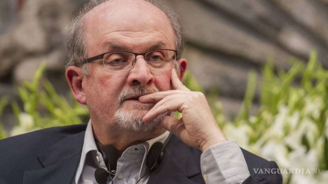 Las películas me enseñaron casi tanto como los libros: Salman Rushdie