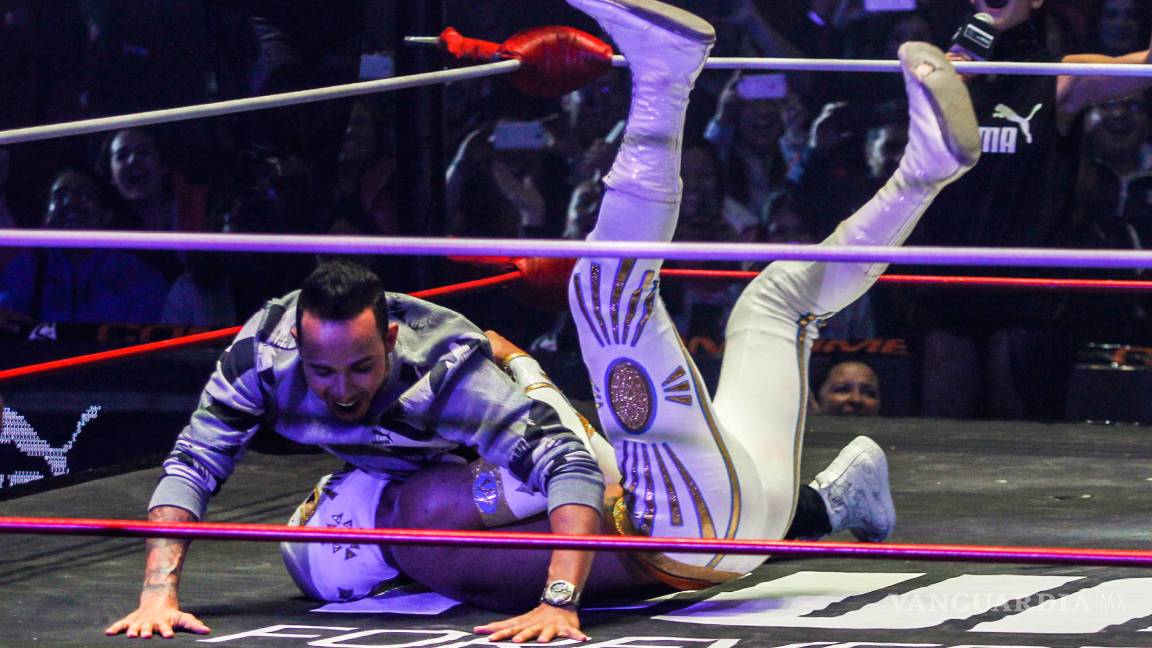 $!Lewis Hamilton enfrenta a Oribe Peralta y Mistico en reta de futbolito