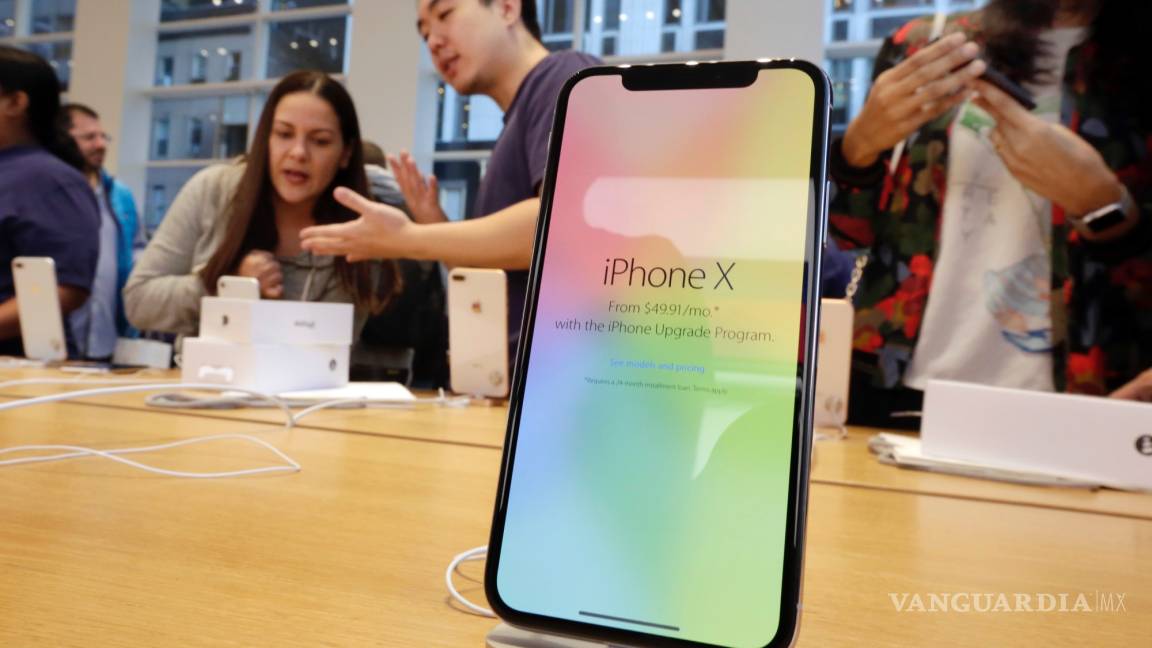 Investigan a Apple por ralentización de los iPhones