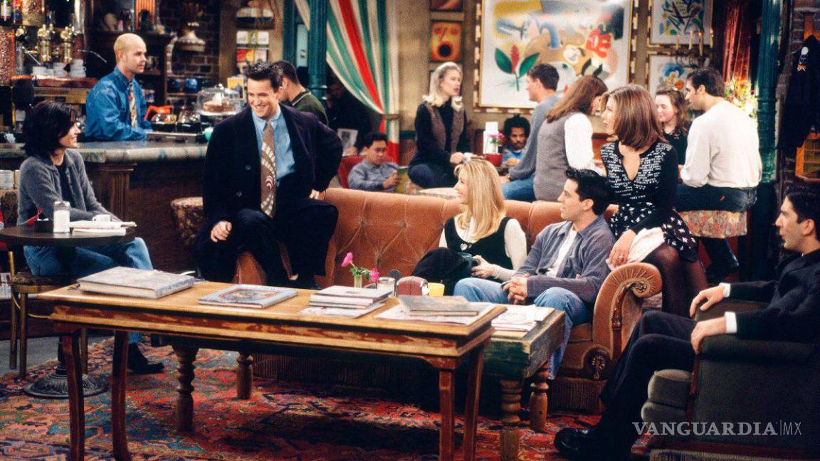 $!Estrellas de “Friends” como Jennifer Aniston, Courteney Cox y Matt LeBlanc rindieron un emotivo homenaje a James Michael Tyler, quien interpretó a ‘Gunther’ en la popular serie de los 90’s.