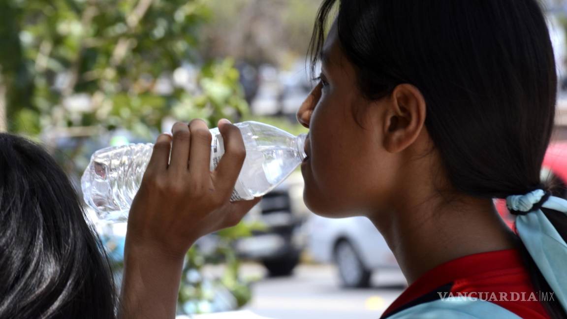 Que los niños lleven su botella de agua a las escuelas ante el calor, recomienda Sedu Coahuila