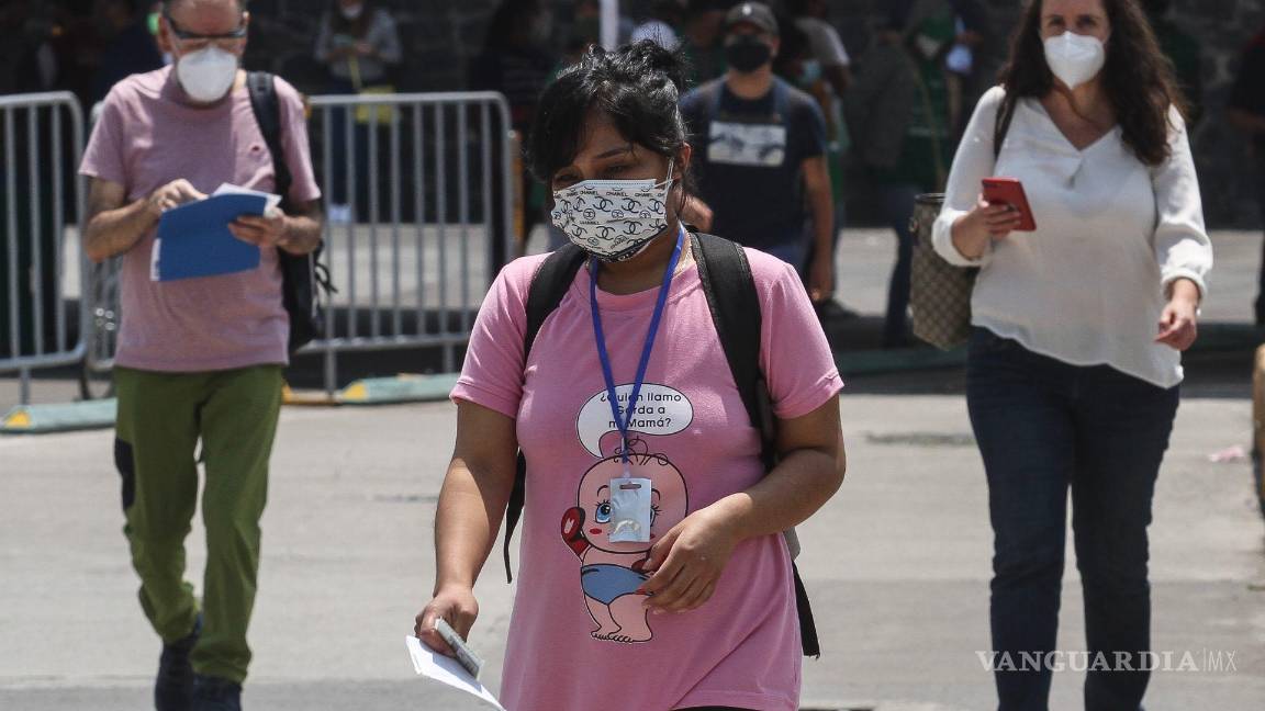 $!Mujer embarazada momentos antes de ser vacunada contra COVID-19 en el Estadio Olímpico en CDMX. Cuartoscuro/Rogelio Morales