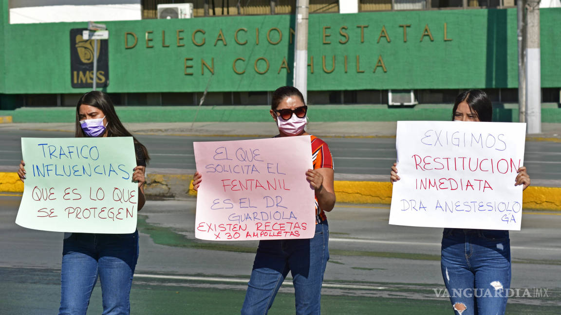 Personal del IMSS Coahuila se manifiesta por despido