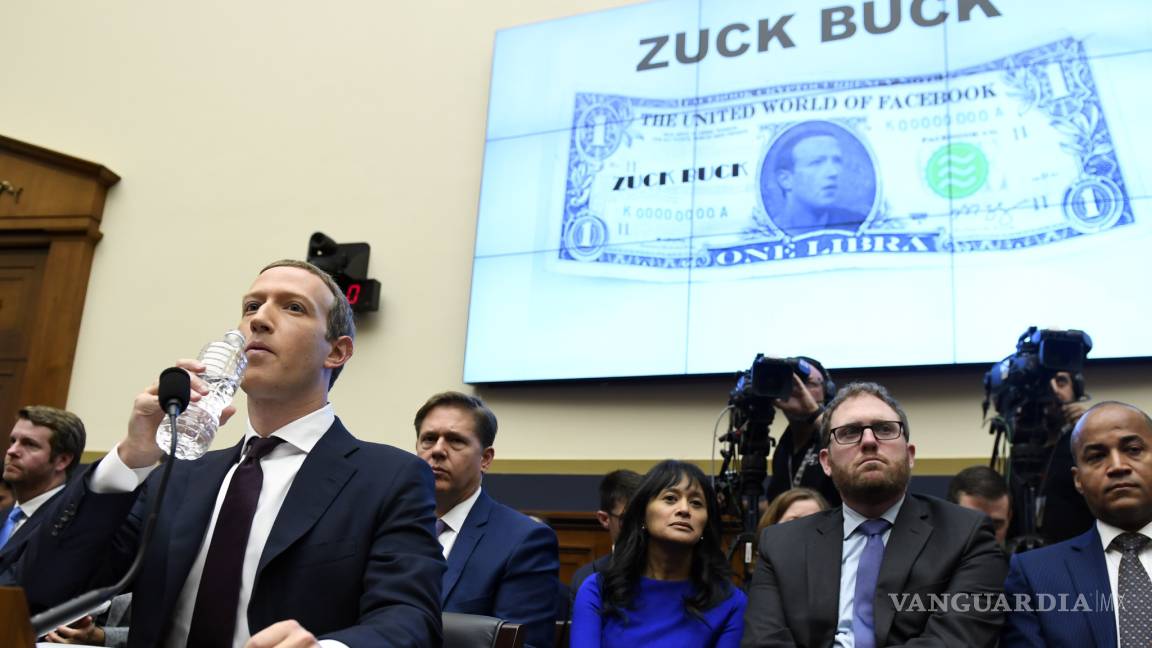 Zuckerberg soporta un duro interrogatorio en el Congreso