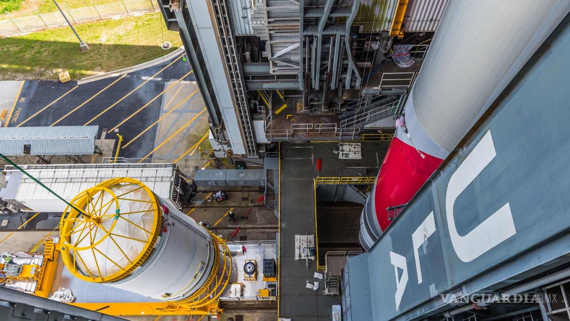 $!El primer cohete reutilizable Vulcan Centaur, de la compañía United Launch Alliance (ULA) ya está ensamblado en Cabo Cañaveral, Florida.
