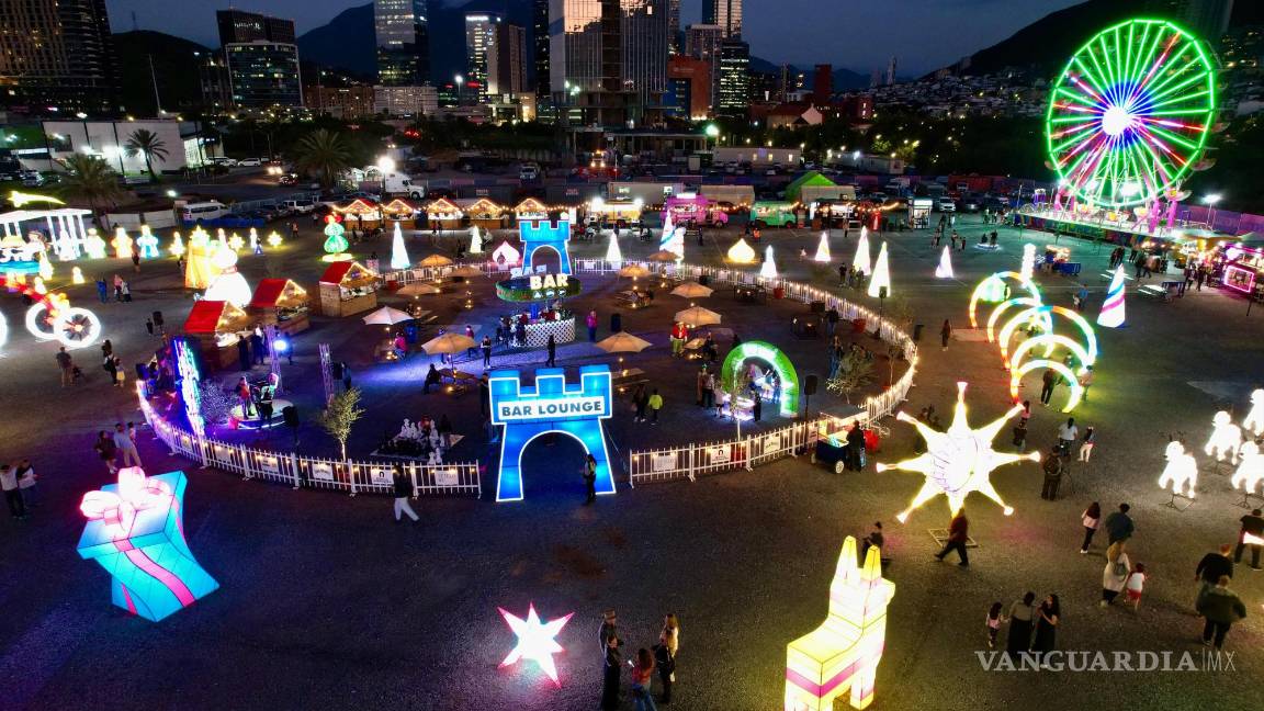 $!Este año el ya tradicional festival de luces dejó la sede del Parque Fundidora y para llegar por primera ocasión a Live Gardens. FOTO: OMAR SAUCEDO