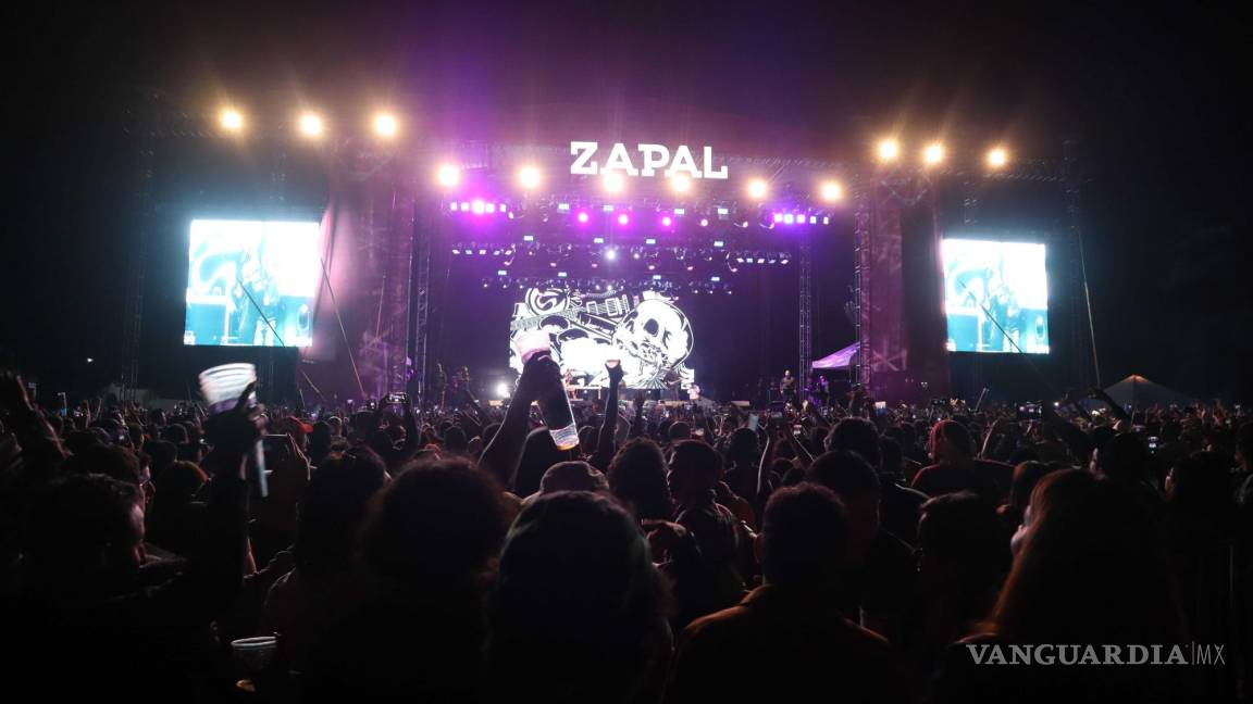 Vocalista de Efelante se accidenta antes de subir al escenario en el Zapal de Saltillo