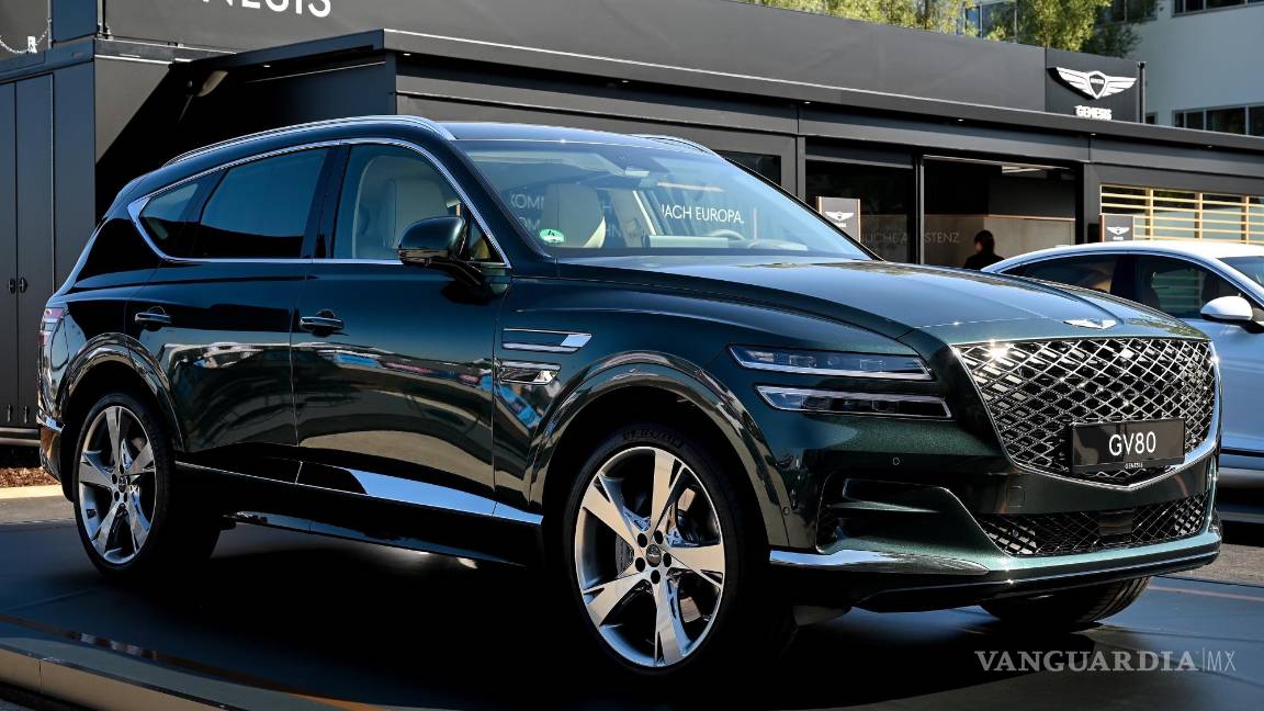 $!El Genesis GV80 en exhibición en el primer día de vista previa para la prensa del Salón Internacional del Automóvil IAA en Munich, Alemania. EFE/EPA/Sascha Stenbach