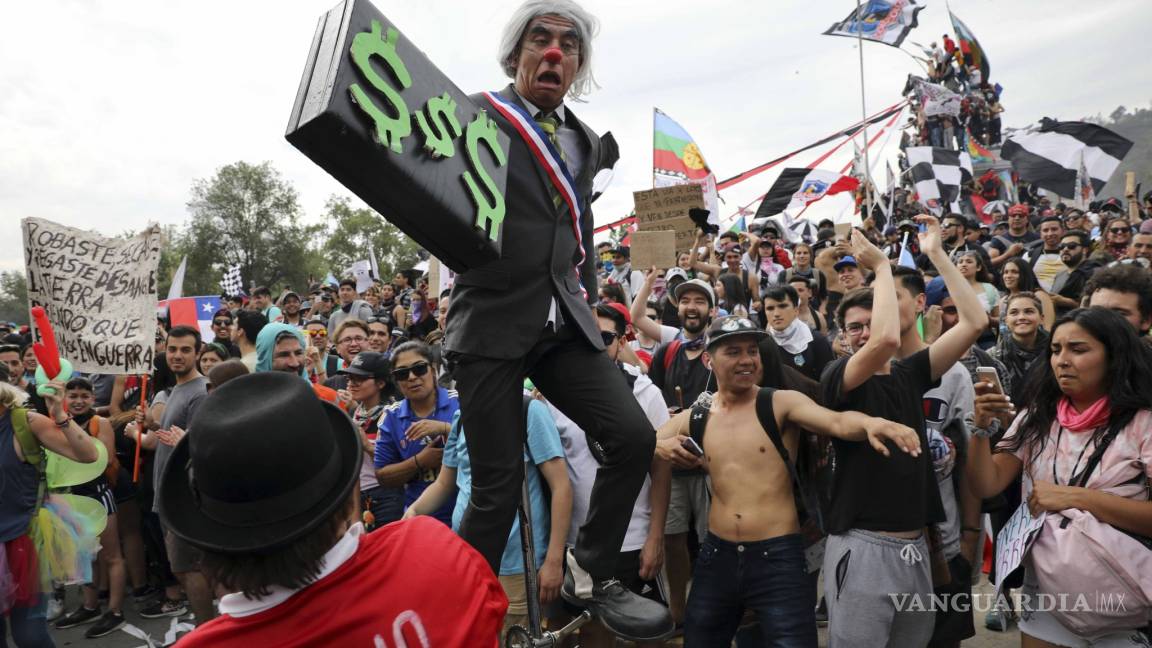 Más de un millón de chilenos marchan contra Sebastián Piñera y piden sacar a militares de las calles
