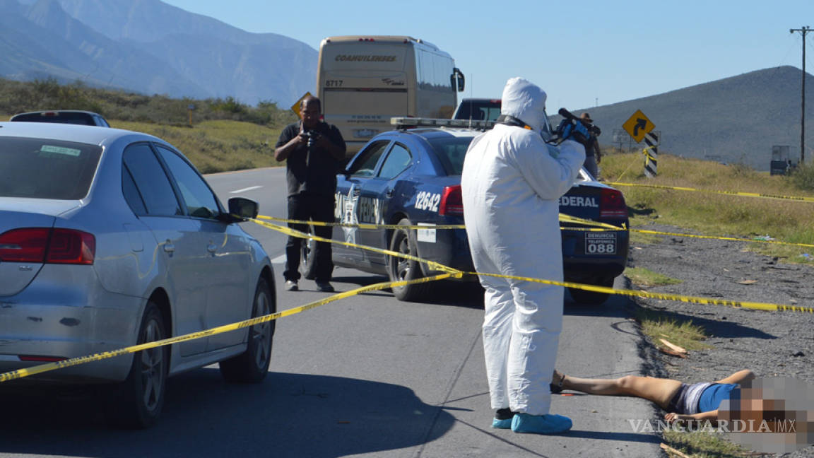 Arrojan cuerpo de mujer en carretera Saltillo - Monterrey
