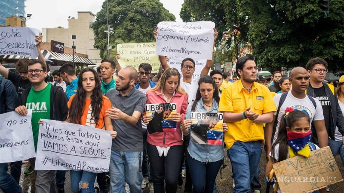 Denuncian tratos crueles a diputado venezolano acusado de atentado a Maduro