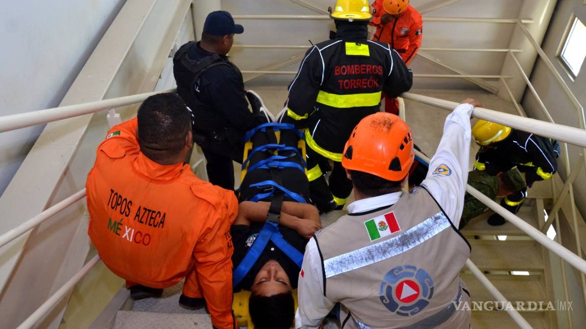 $!En nueve minutos evacuan Presidencia Municipal de Torreón en macro simulacro