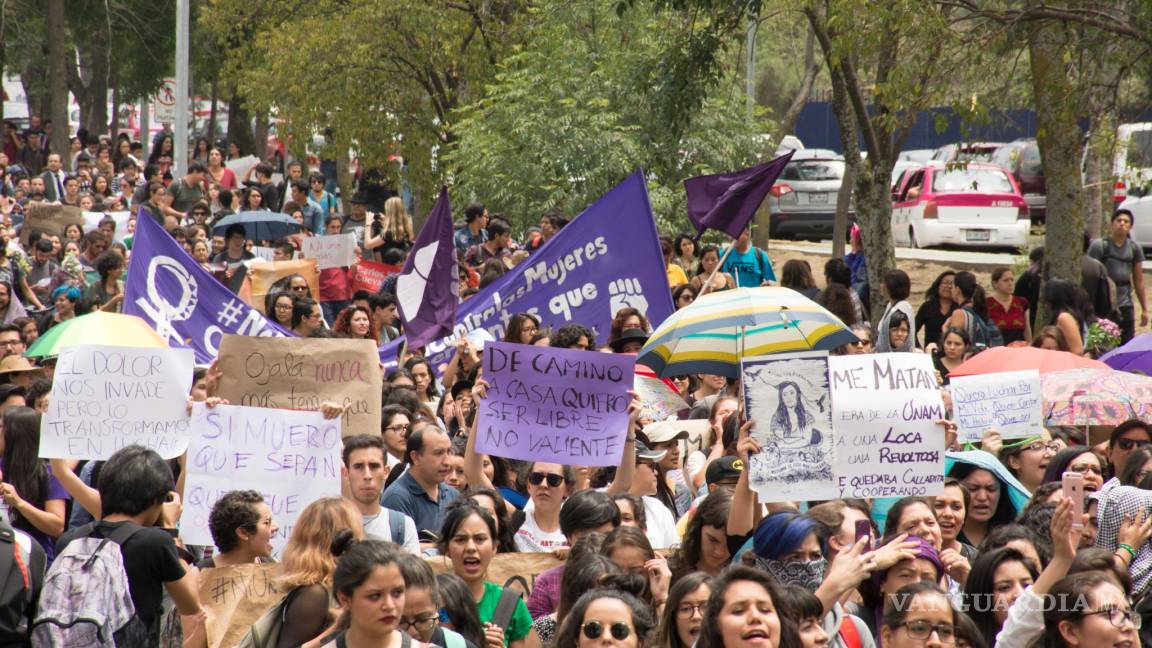 Marchan más de dos mil mujeres en CU contra los feminicidios
