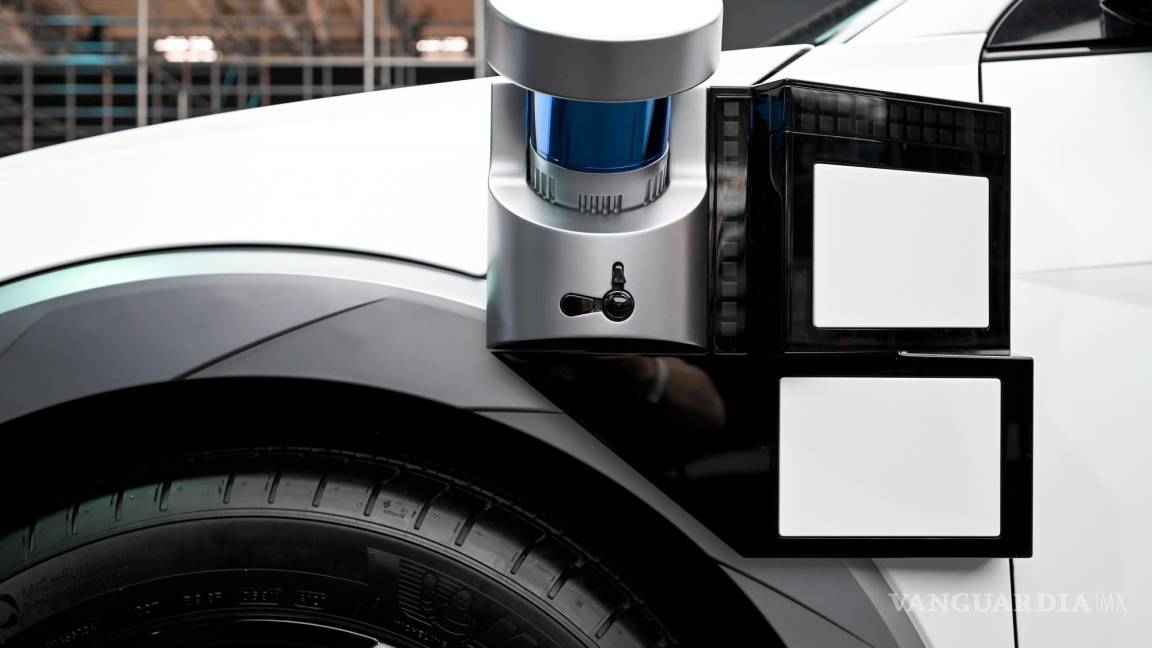 $!El Hyundai IONIQ 5 Robotaxi en exhibición en el primer día de vista previa para la prensa del Salón Internacional del Automóvil IAA en Munich, Alemania. EFE/EPA/Sascha Stenbach