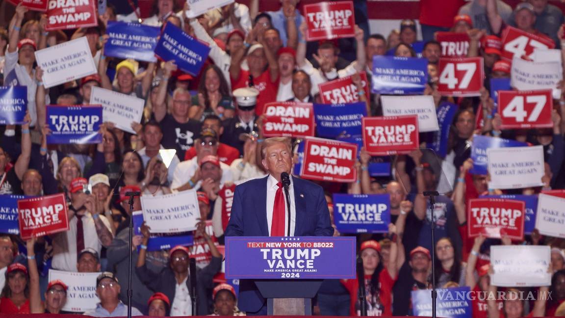 $!El candidato republicano a la presidencia Donald Trump enun mitin en el Nassau Veterans Memorial Coliseum en Uniondale, Nueva York.