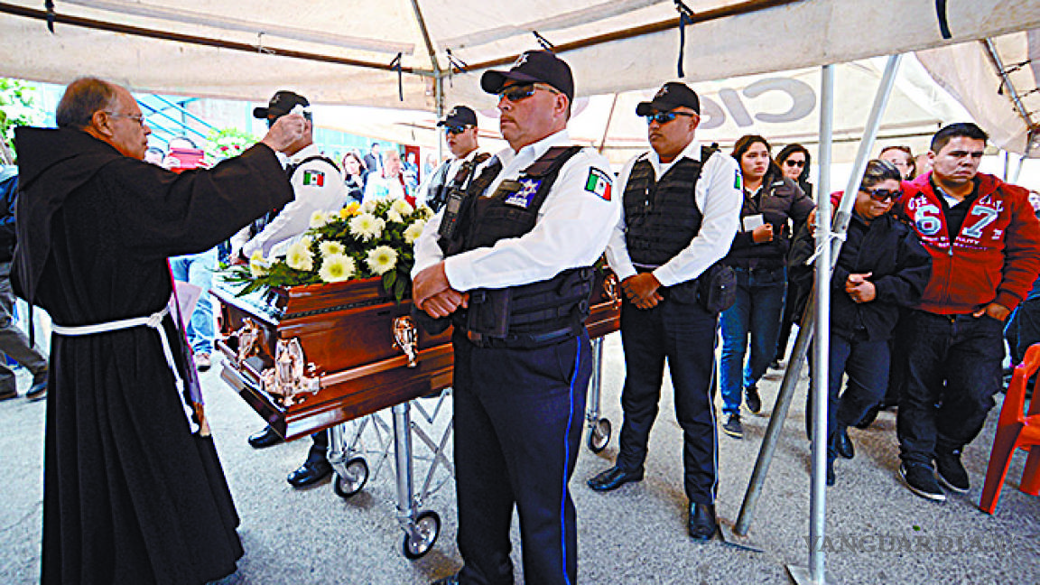 Realizan homenaje a comandante que sufrió infarto durante una persecución en Saltillo