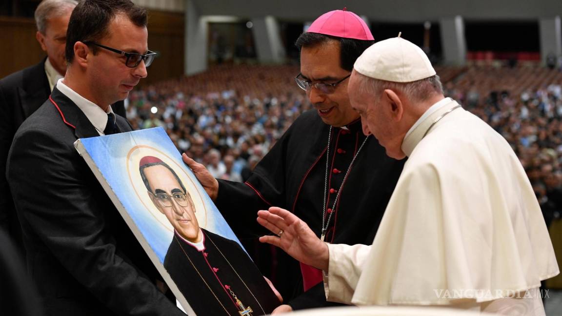 Pide el papa Francisco que el recuerdo de Romero sea un mensaje de paz en Latinoamérica