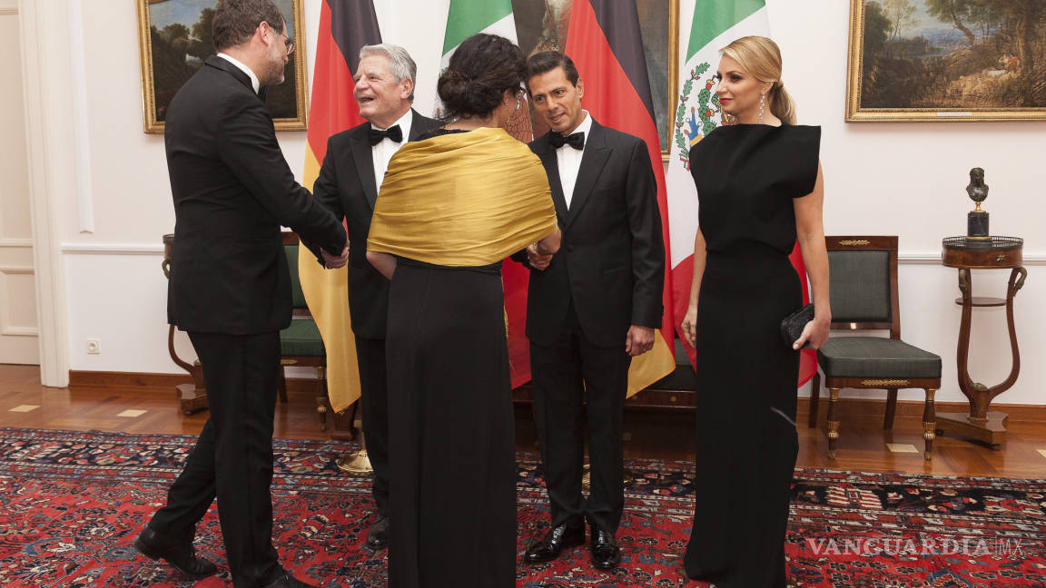 'Chicharito' acompaña a Peña Nieto en cena en Berlín
