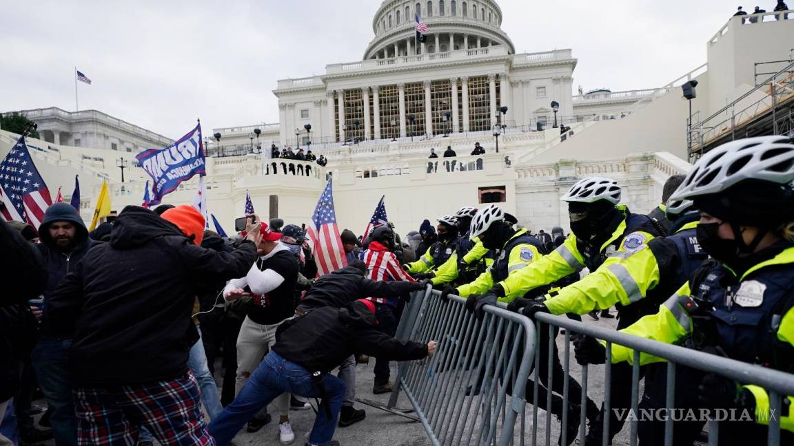 Policía de D.C. pidió apoyo 17 veces antes de ser superada en asalto al Capitolio