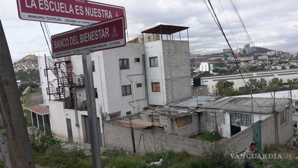 Vecinos de la colonia ‘Cuarta Transformación’ están inconformes; retiran letreros de calles