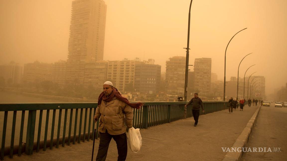 Egipto se paraliza por una gigantesca tormenta de arena