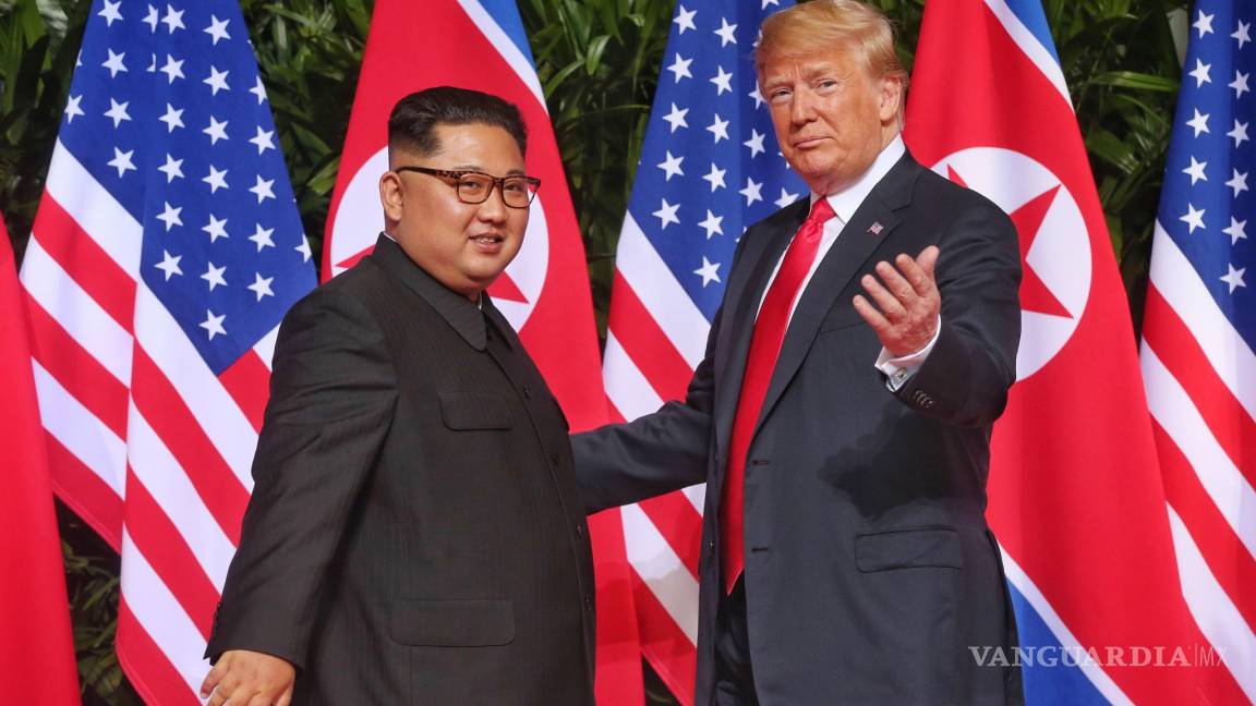 Donald Trump y Kim Jong Un se reúnen por primera vez